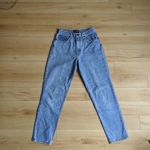 Perfect vintage high rise GAP mom jeans in size 27